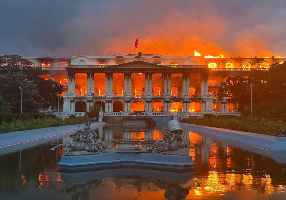 आतंककारी को ? माओवादी कि जेनजी ?